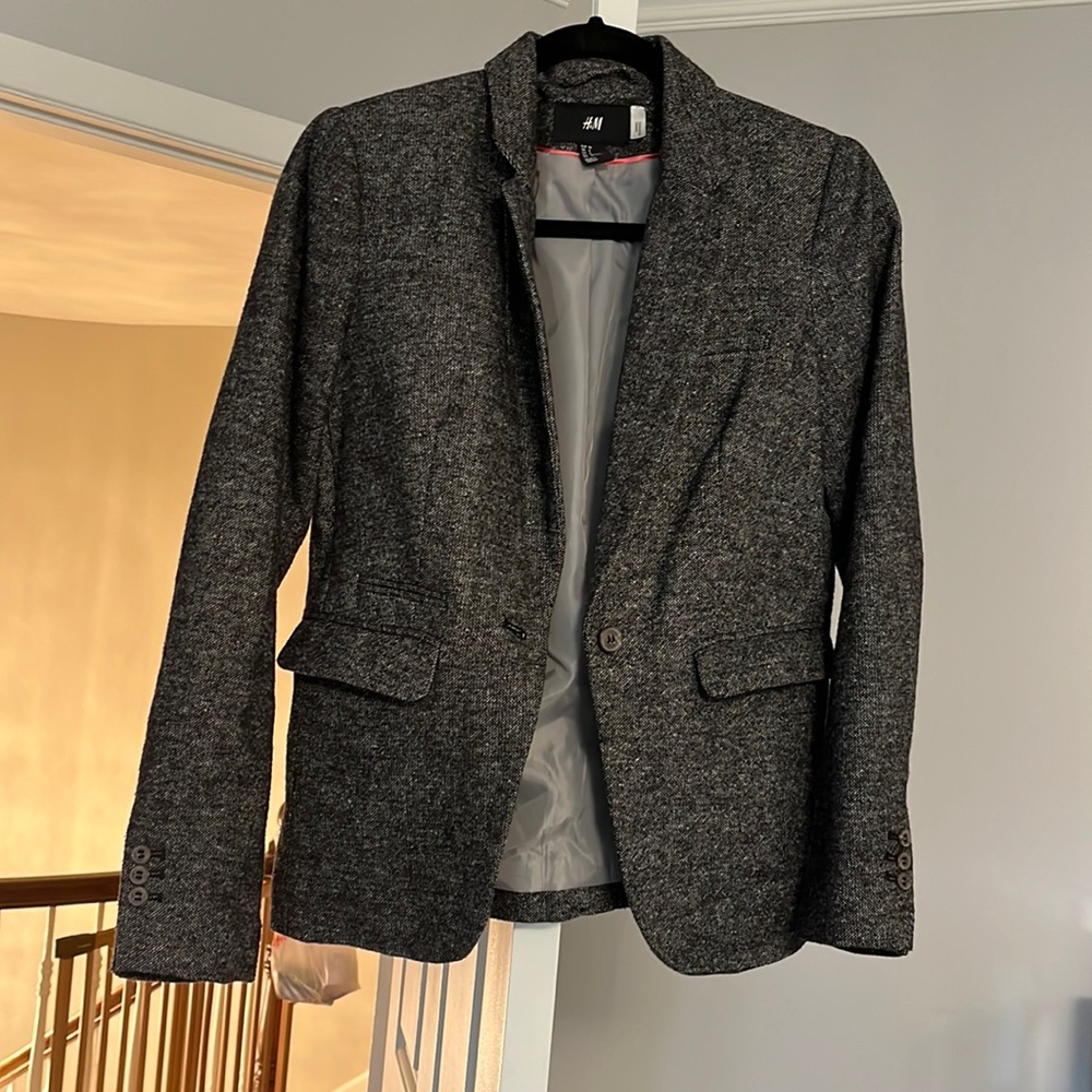 H&M salt and pepper blazer. Size 6. New. Never worn!!